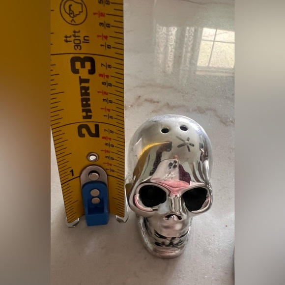 Silver Skull Salt and Pepper Shakers - Picture 5 of 5